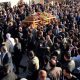 Иракские езиды несут гроб лидера езидов Мир Тахсин Саид Али Бега. Шихан, провинция Дахук, Ирак, 4 февраля 2019 года.