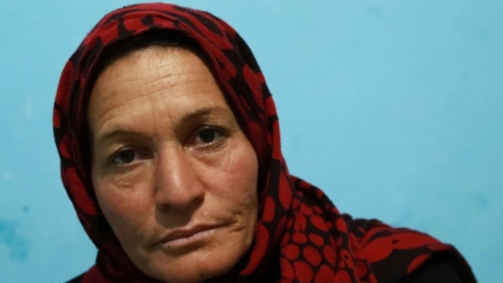 Бисса находится в центре Сирийских демократических сил возле нефтяного месторождения Омар в восточной Сирии. Она одна из группы езидских женщин, которые на прошлой неделе сбежали из плена боевиков Исламского государства (ИГИЛ). Там женщин держали в качестве «сексуальных рабынь».