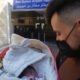 Новорожденная езидская Хена прибыла в Израиль из Иракского Курдистана вместе со своим дядей, чтобы перенести спасительную операцию на сердце в больнице Шиба (любезно предоставлено Шевет Ахим)